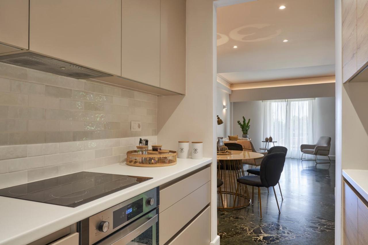 Chic N Bright 3Bd Apt With Hilton View Athènes Extérieur photo