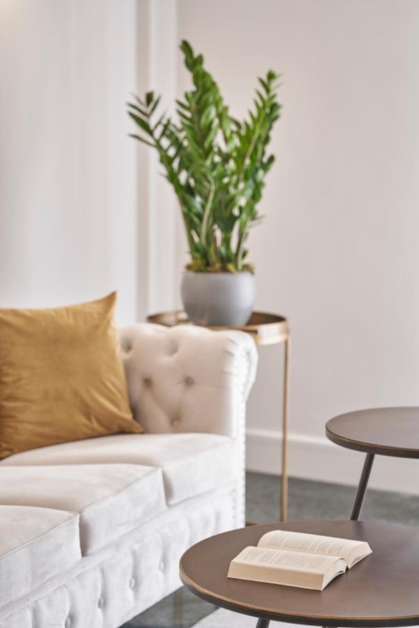 Chic N Bright 3Bd Apt With Hilton View Athènes Extérieur photo