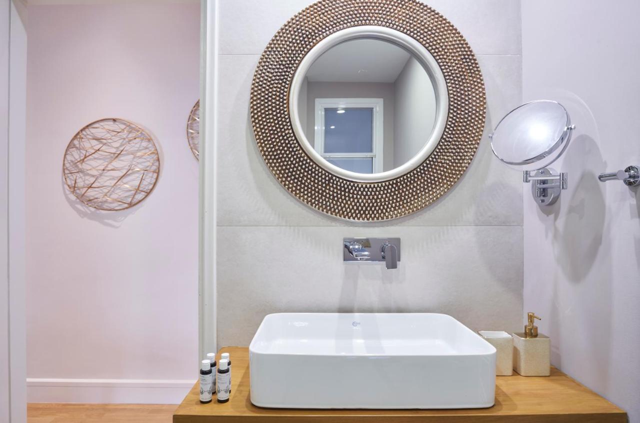 Chic N Bright 3Bd Apt With Hilton View Athènes Extérieur photo